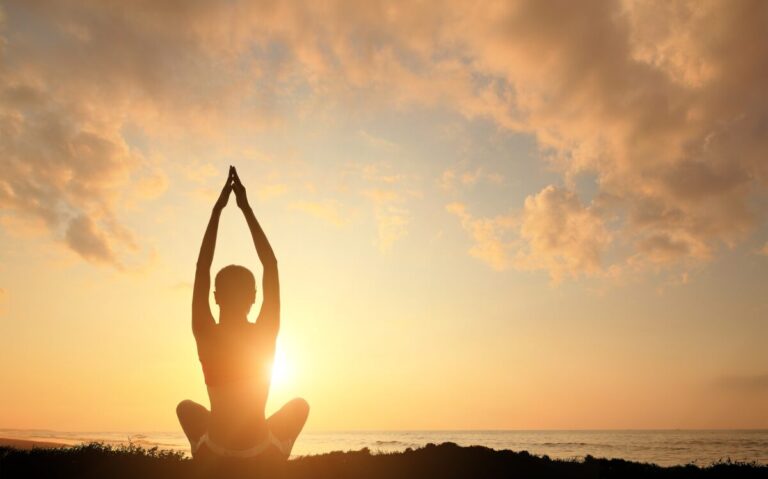 A Quick Yoga Routine For Surfers Before And After The Waves!